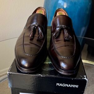 MAGNANNI ALMOND TOE TASSEL LOAFERS